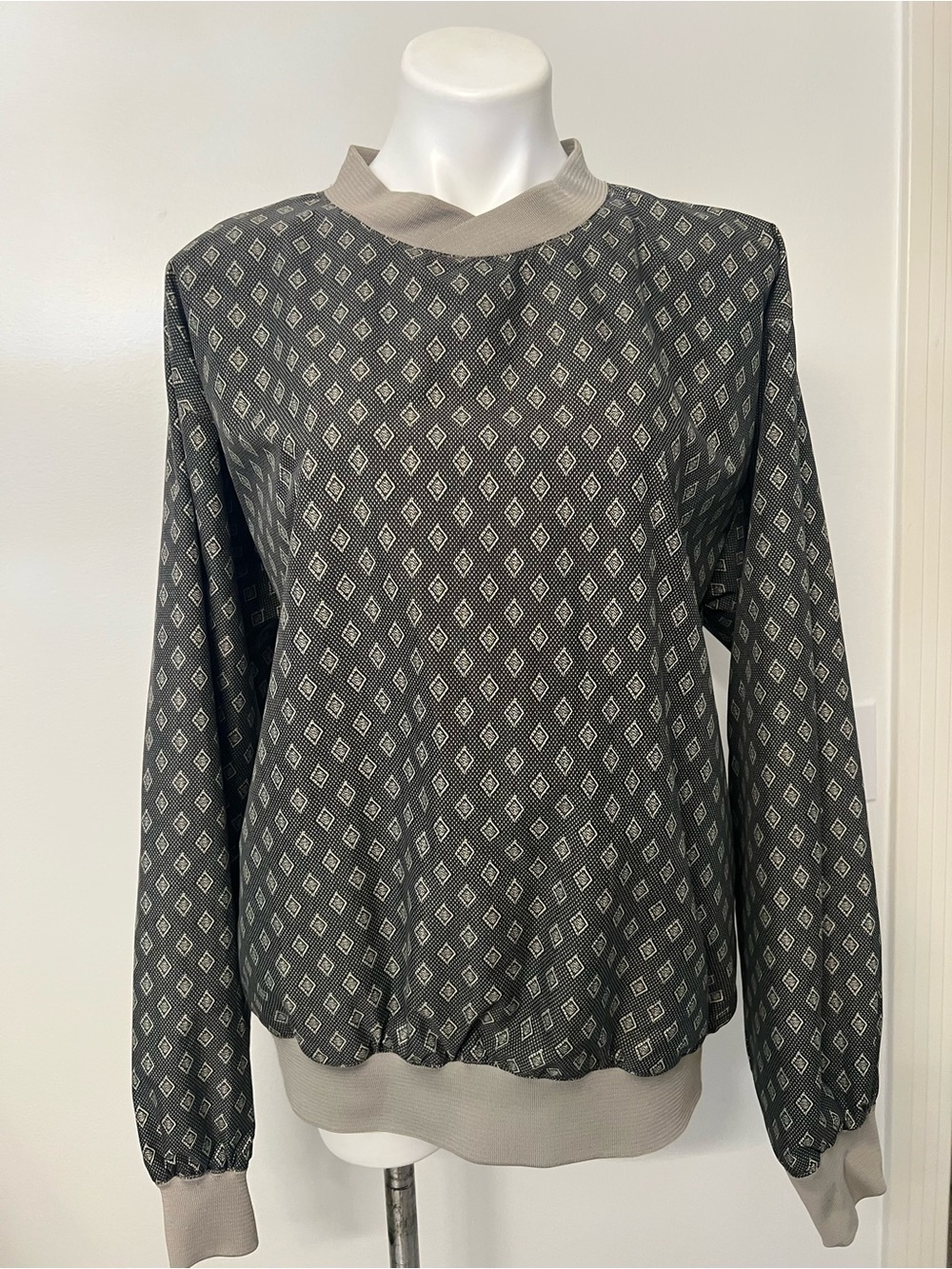 Jonathan Corey Women’s Golf/lined with pockets Print Long Sleeve Pullover Top